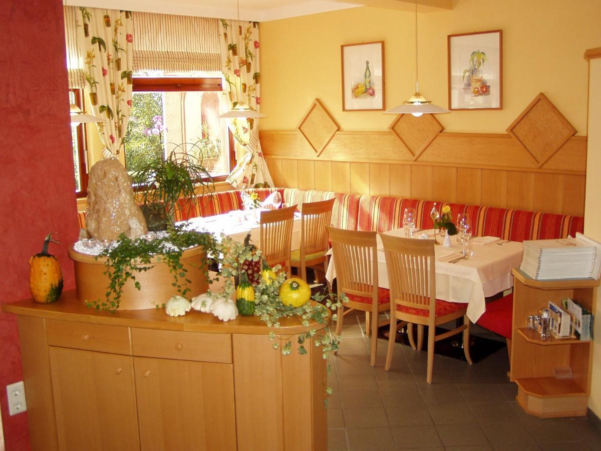 Kupfer-Dachl Hotel Katzelsdorf Kültér fotó