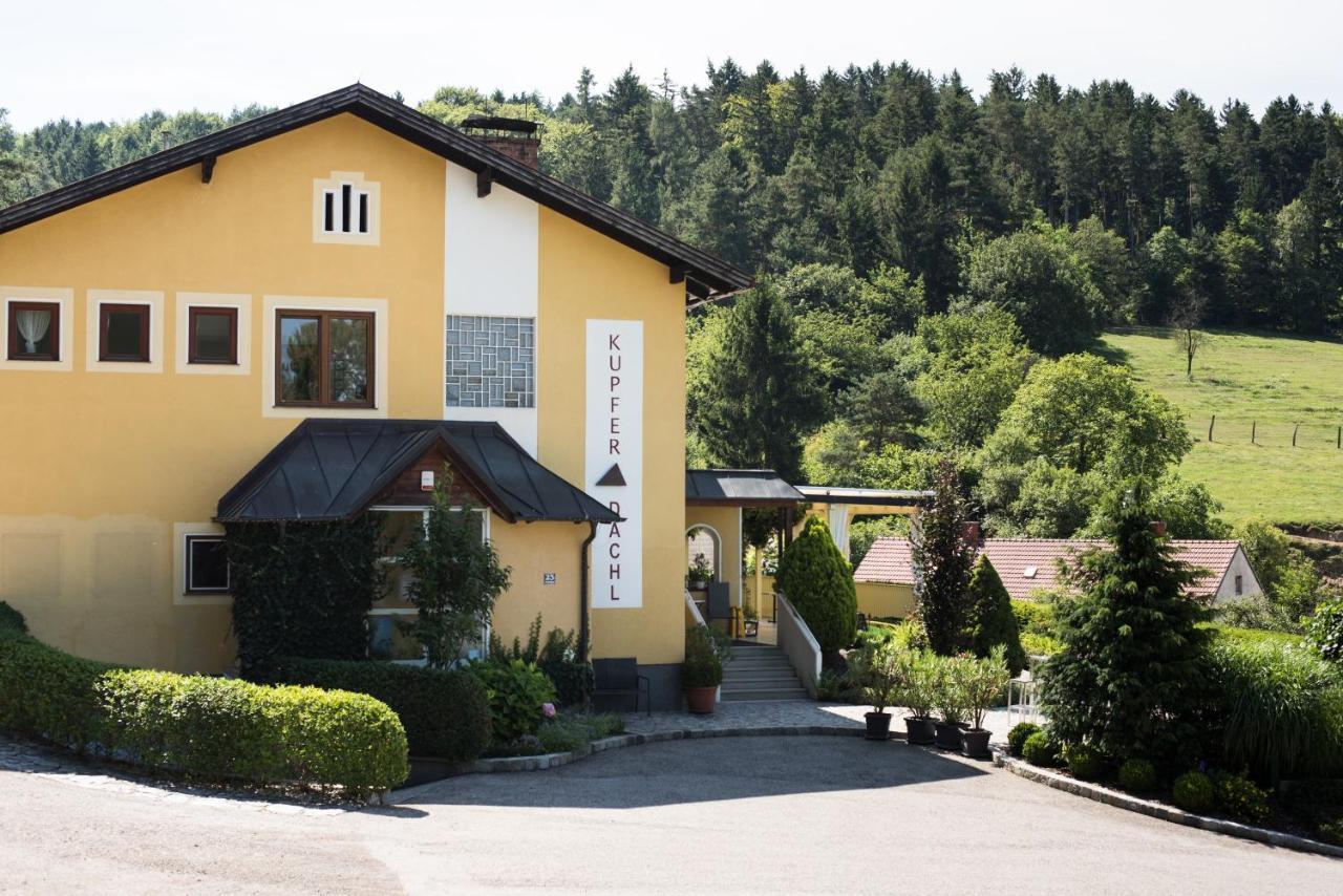Kupfer-Dachl Hotel Katzelsdorf Kültér fotó